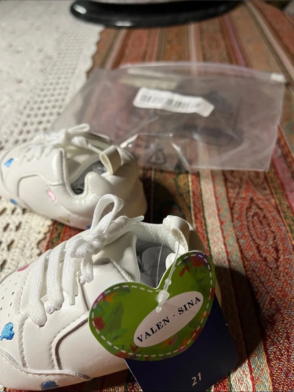 Valentines Sina EU 21 baby infant walker vegan white sneaker with pastel heart